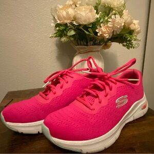 Skechers Air cooled arch fit sneakers size 7.5